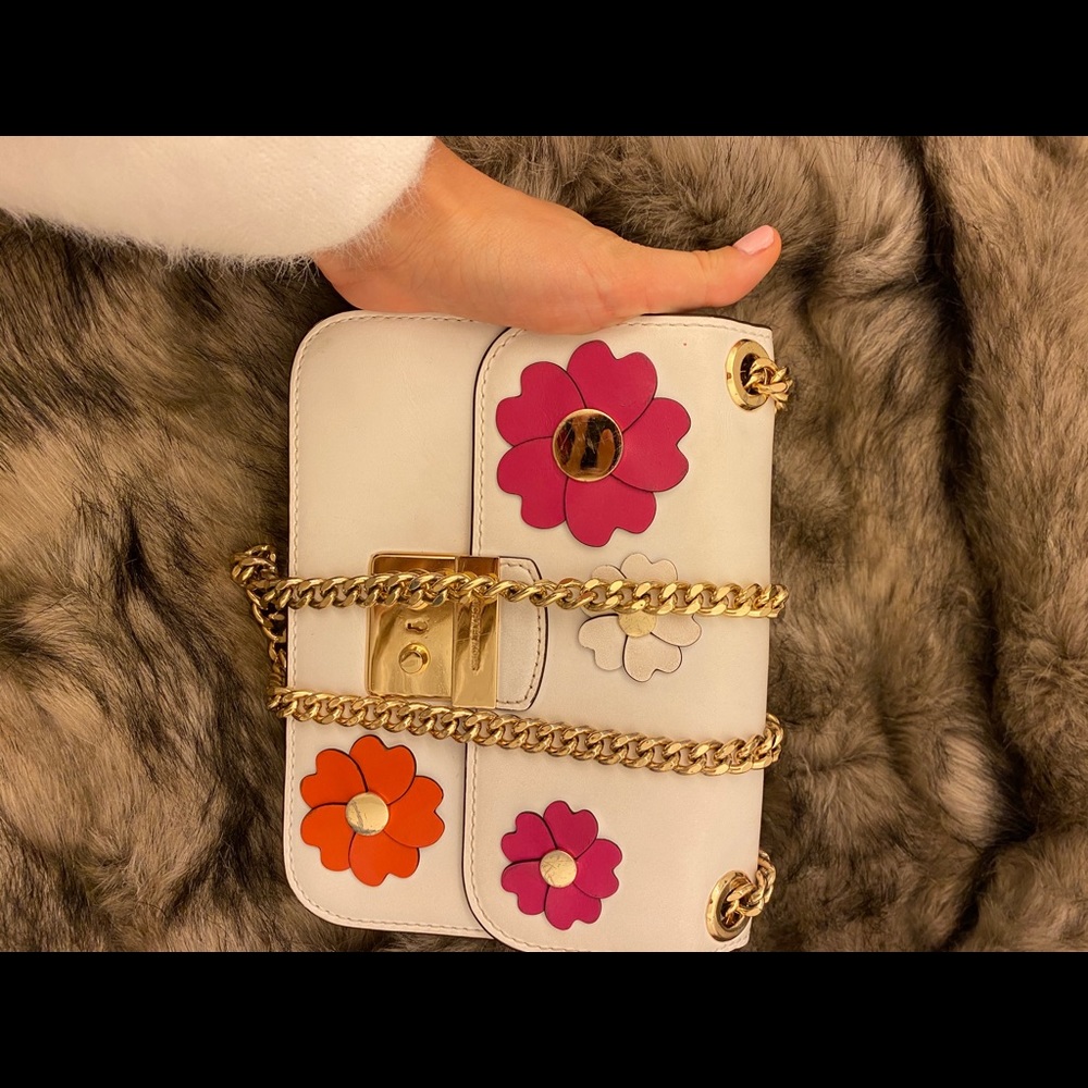 Michael Kors bag. - Picture 2 of 6